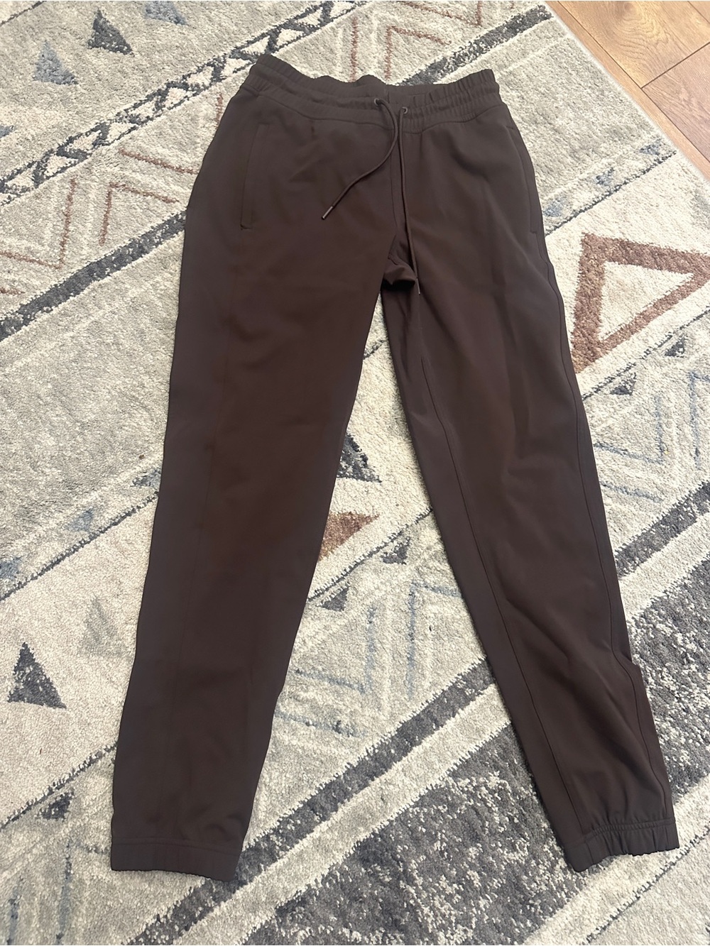 Aritzia TNA brown joggers XS